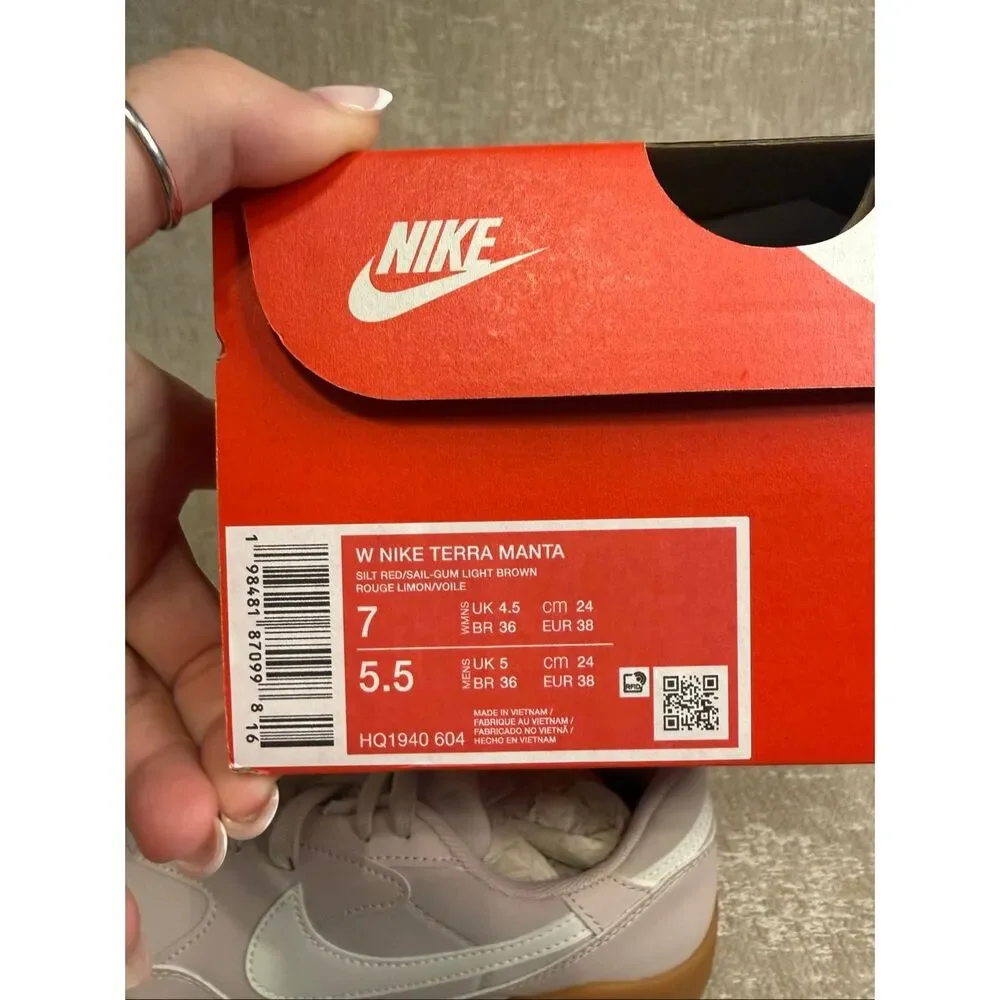 NIB Nike Women's Terra Manta Women's Sneakers Pink/Gum Light Brown Youth Size 7